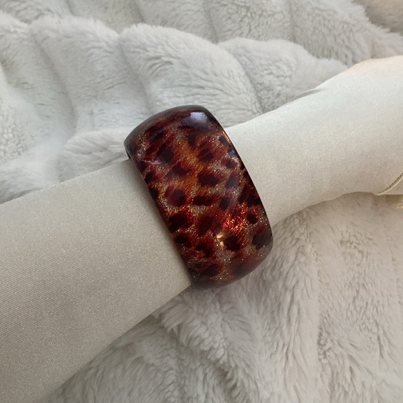 Leopard print glitter resin bracelet - Picture 6 of 7